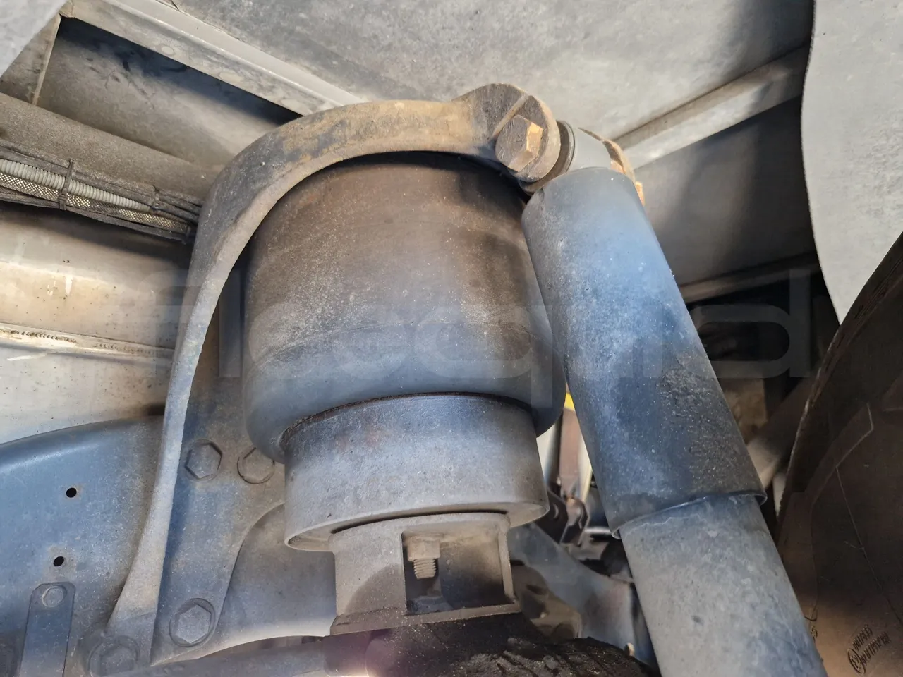 Irisbus Domino 397E.12-EUR4 -331kW -12.41m - axle 3 air springs 2 left