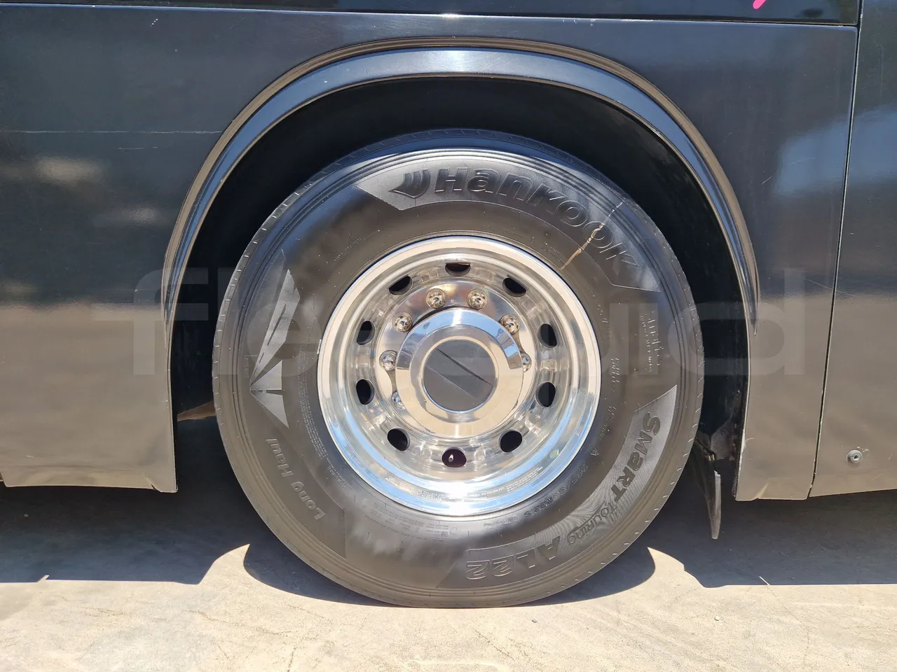 Irisbus Domino 397E.12-EUR4 -331kW -12.41m - rear left tire photo