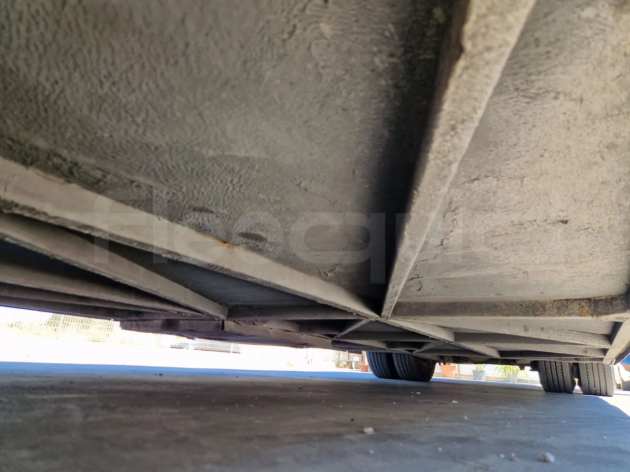 Irisbus Domino 397E.12-EUR4 -331kW -12.41m - central undercarriage photo
