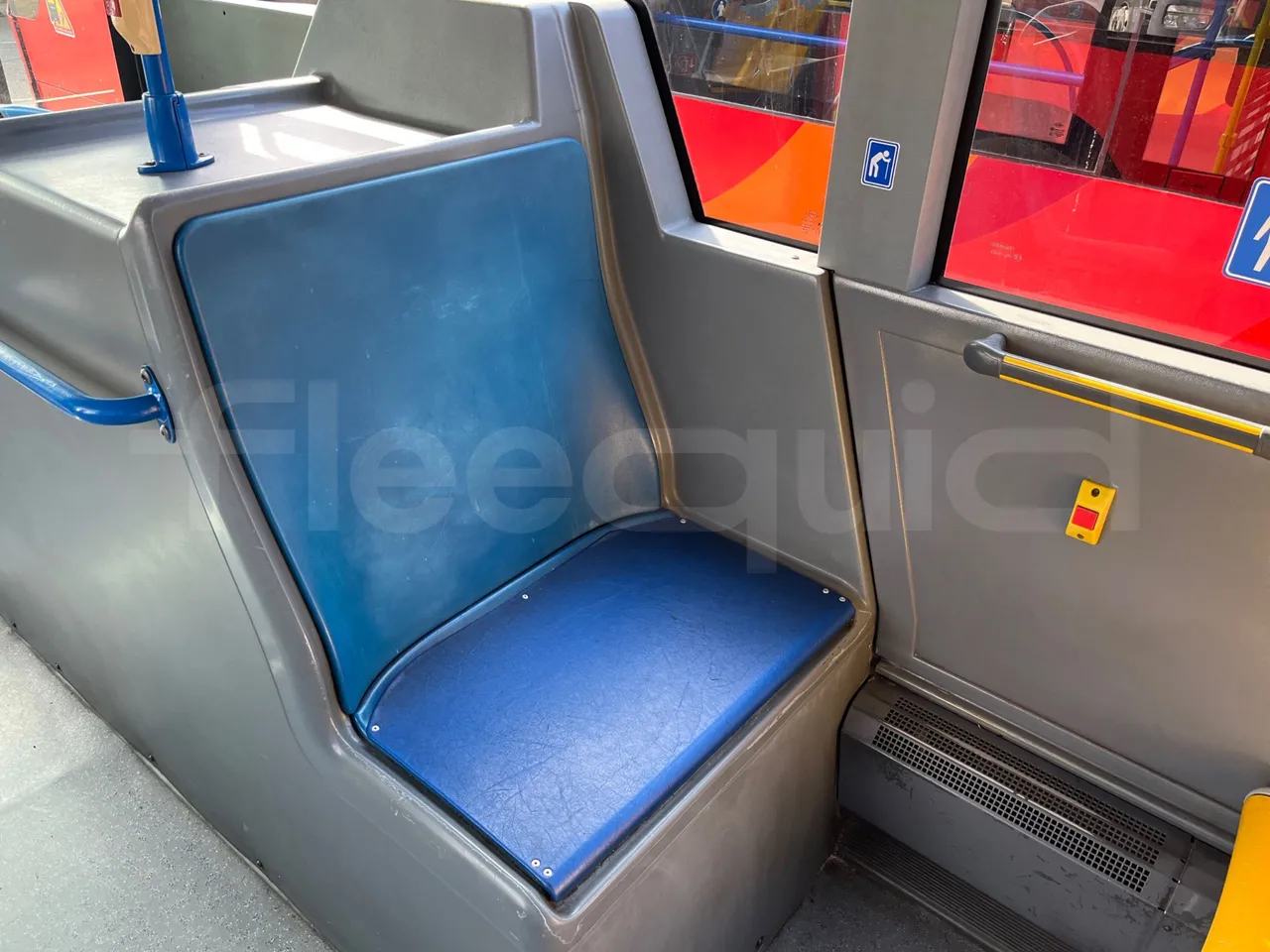 Mercedes-Benz Citaro O530 - Euro4 - 210kW - 11.950m - forward view middle aisle