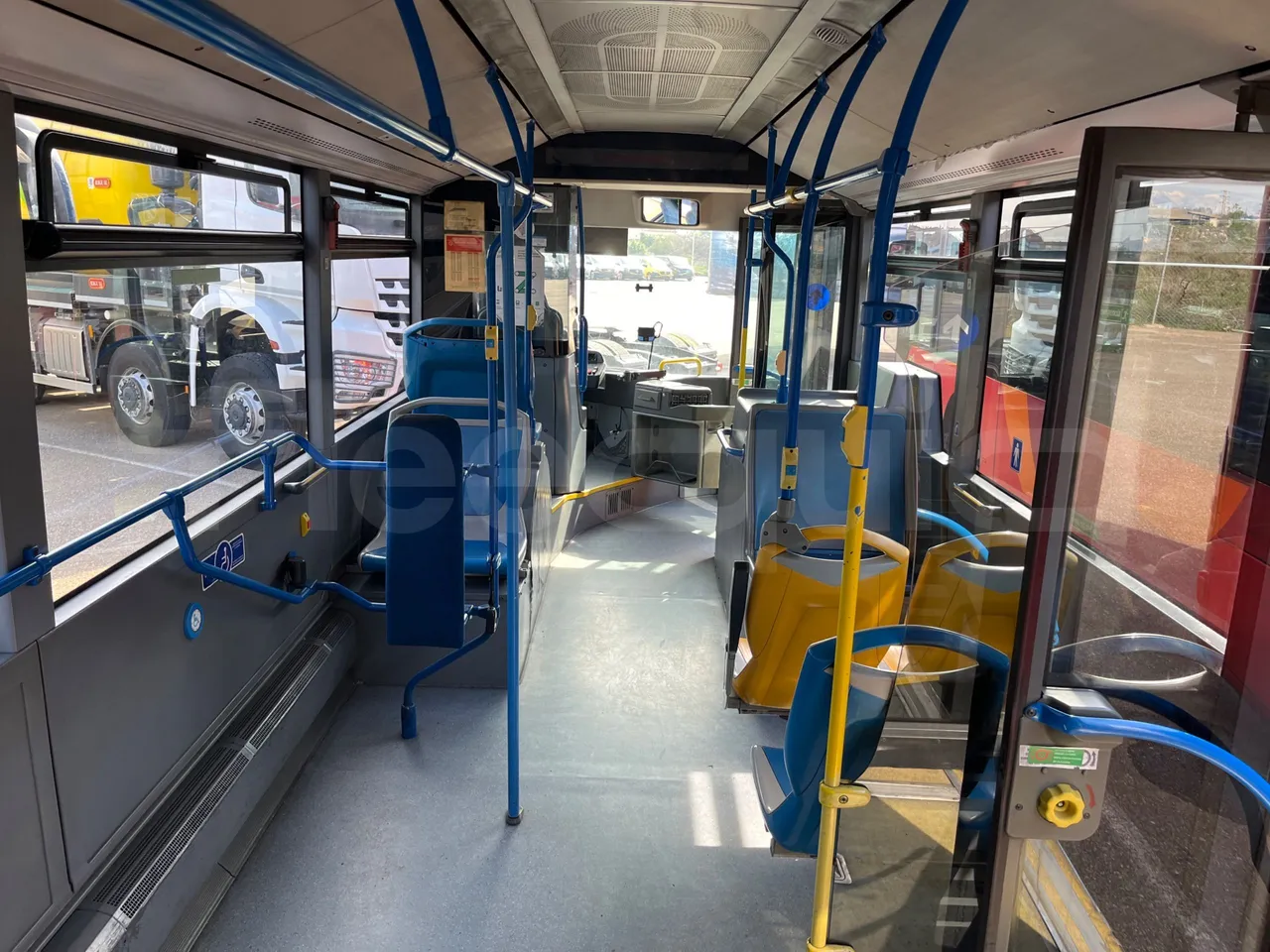 Mercedes-Benz Citaro O530 - Euro4 - 210kW - 11.950m - reverse view middle aisle