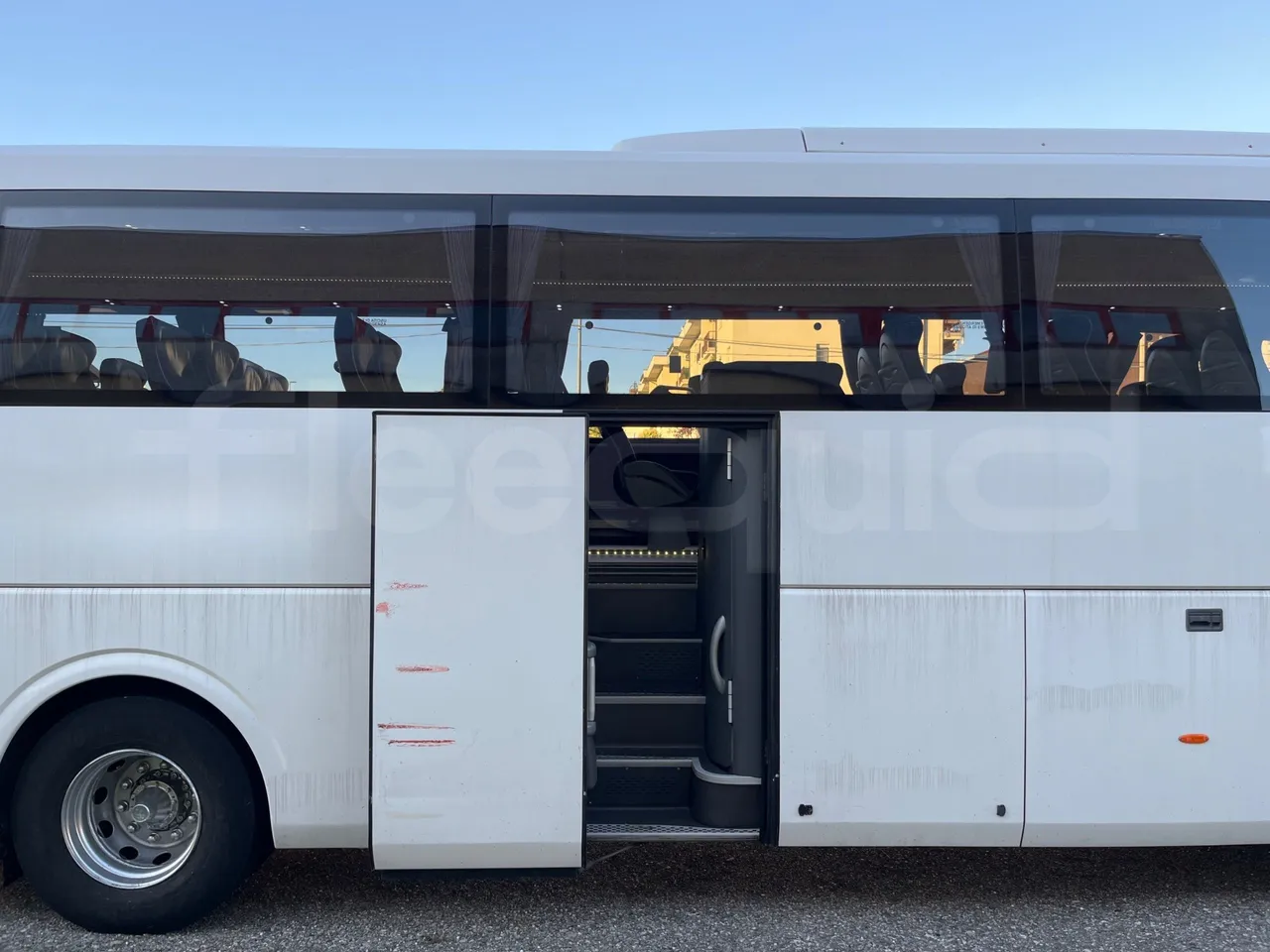 Irizar i6 12.35 - Euro5 - 294kW - 12.200mt - front door 3 open