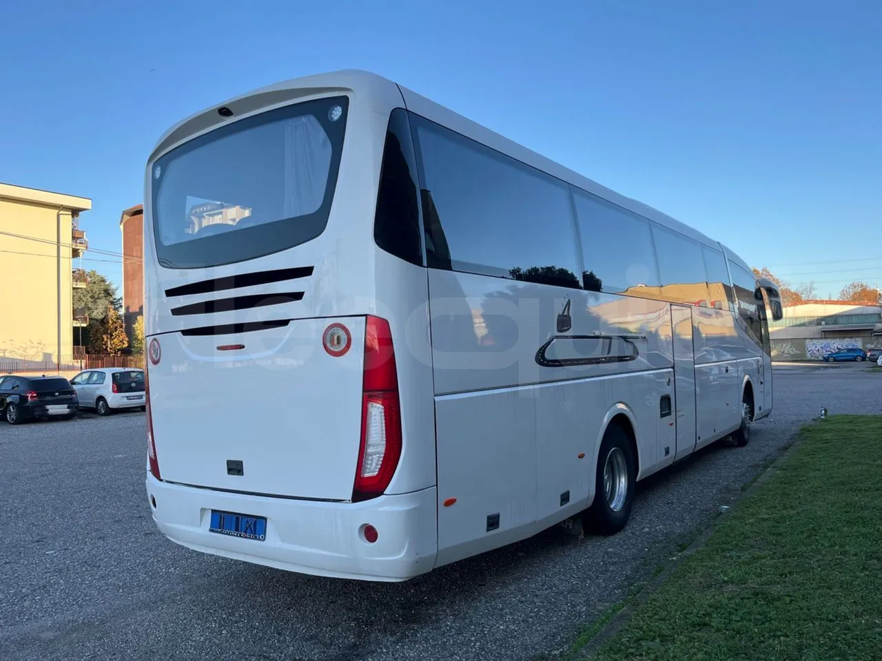 Irizar i6 12.35 - Euro5 - 294kW - 12.200mt - 3/4 right rear doors closed