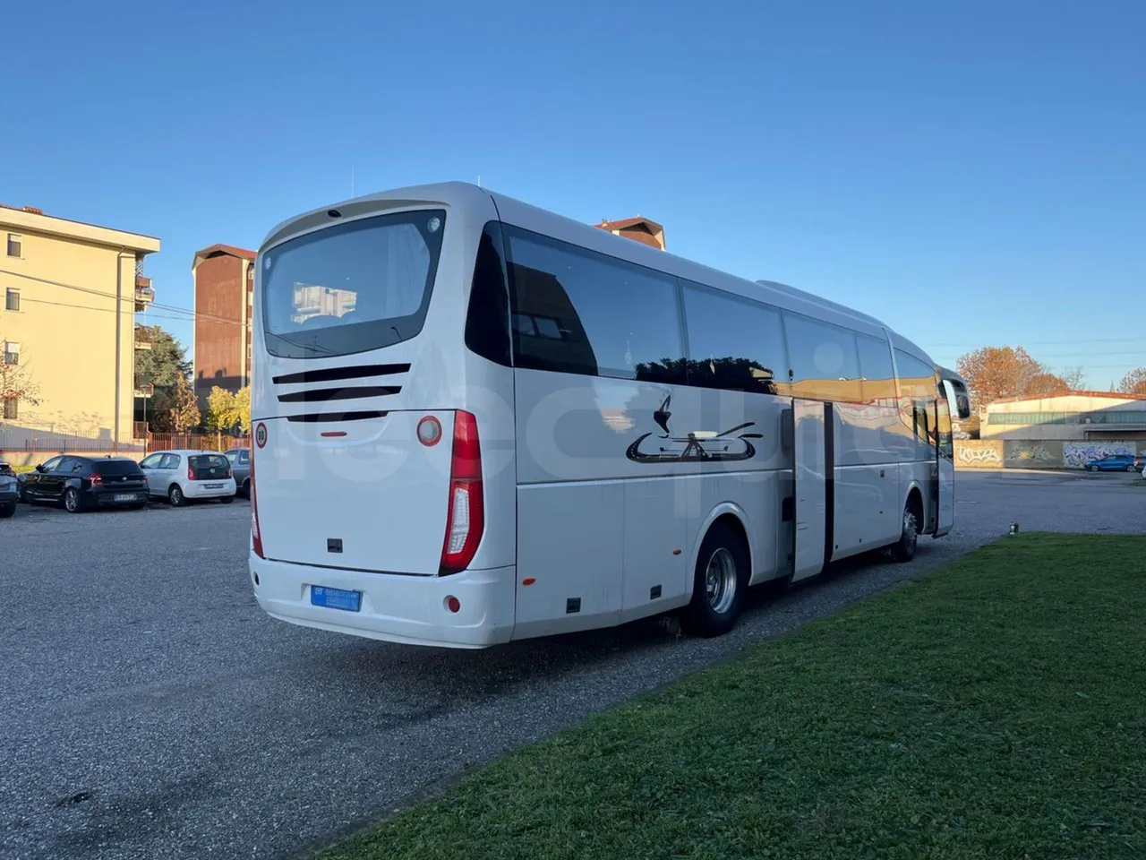 Irizar i6 12.35 - Euro5 - 294kW - 12.200mt - 3/4 right rear doors open