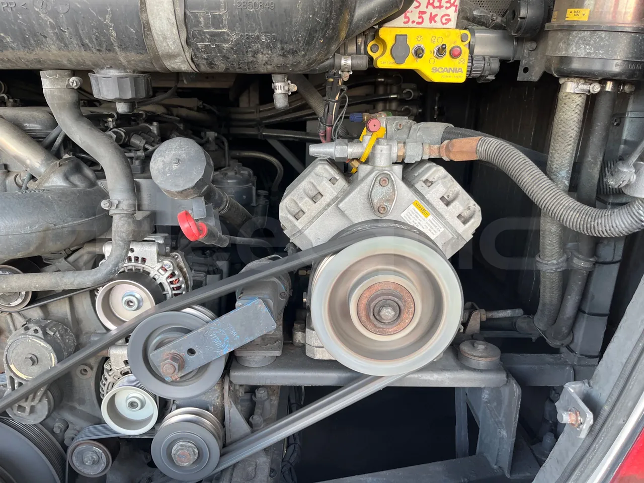 Irizar i6 12.35 - Euro5 - 294kW - 12.200mt - air conditioning compressor