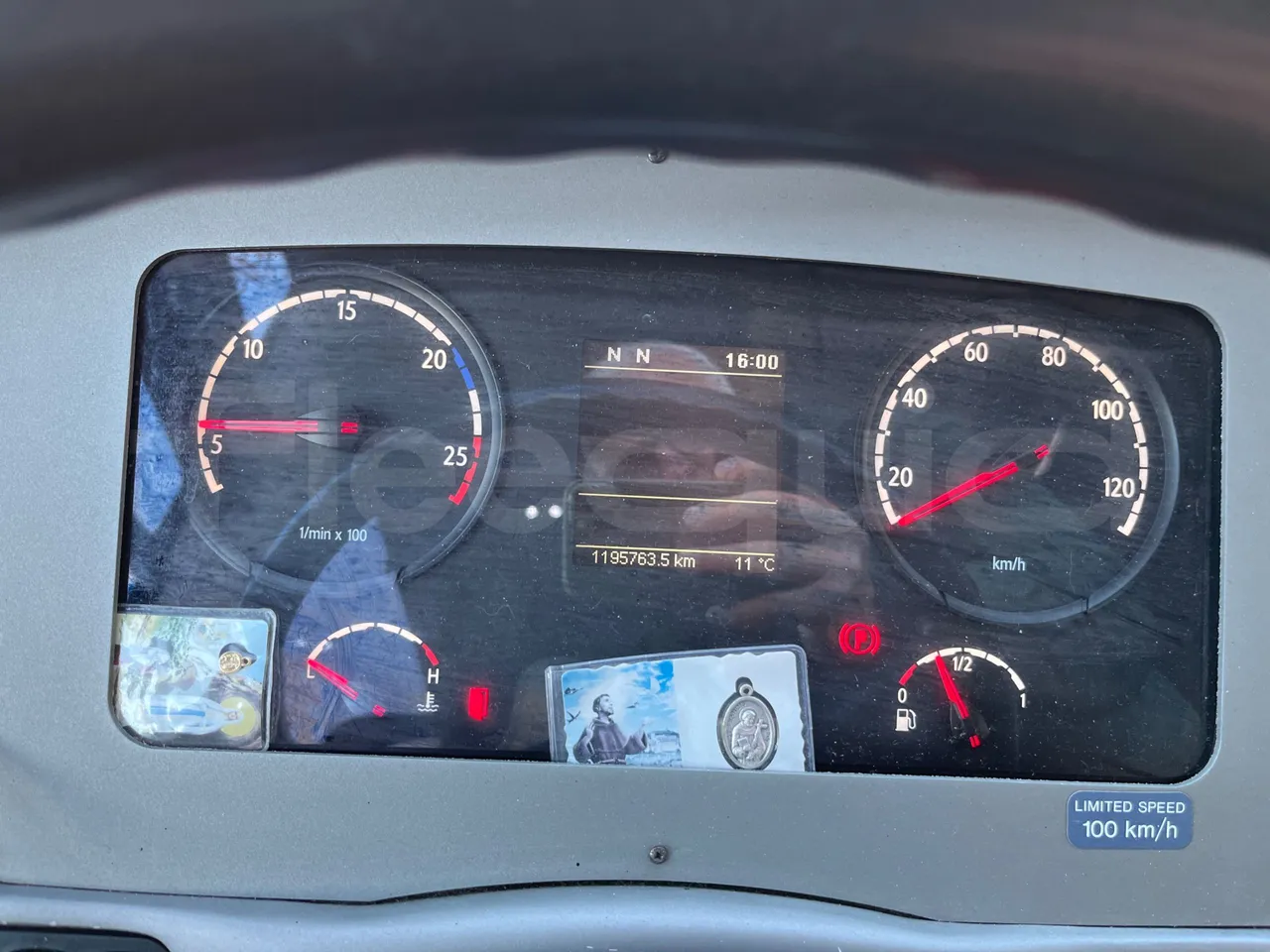 Irizar i6 12.35 - Euro5 - 294kW - 12.200mt - dashboard lights on