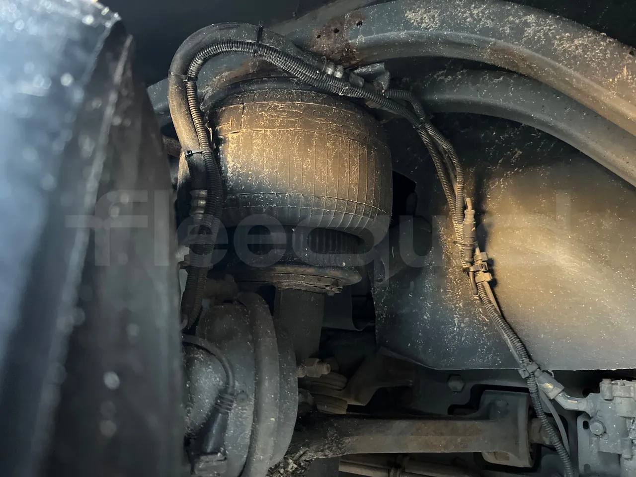 Irizar i6 12.35 - Euro5 - 294kW - 12.200mt - front air springs left