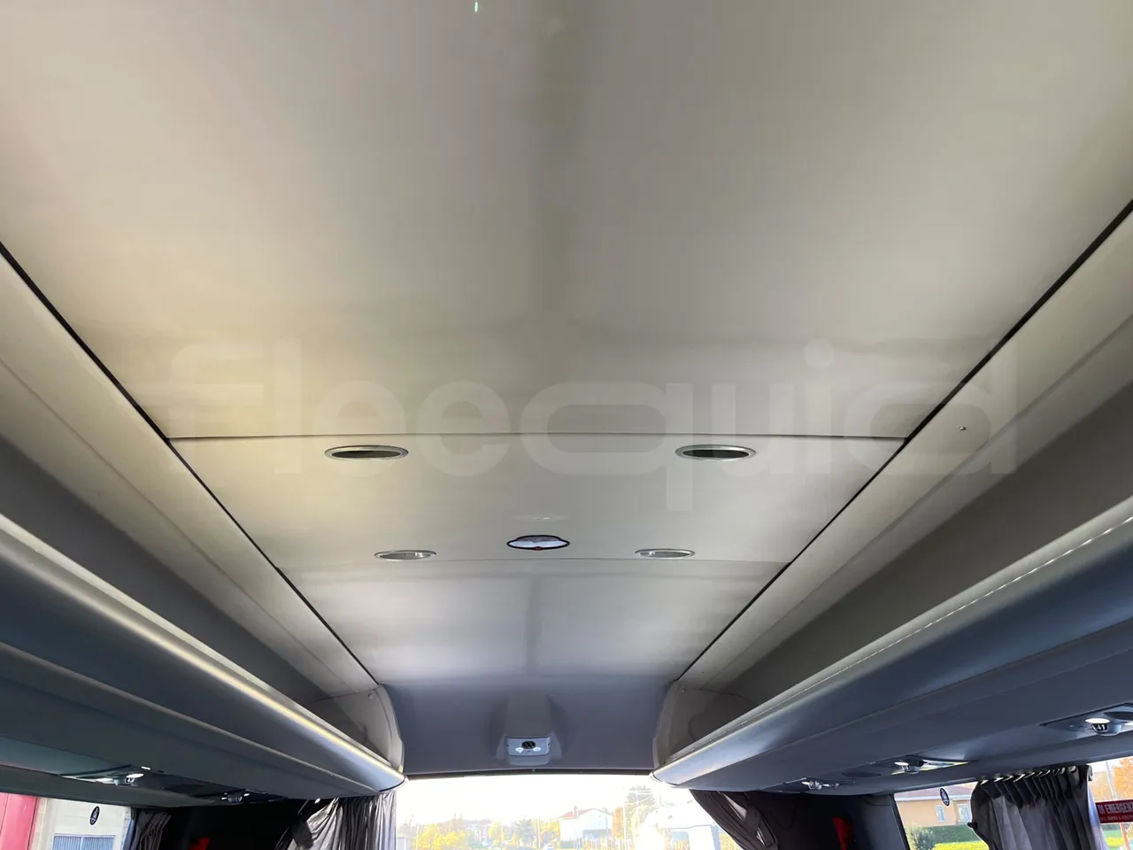 Irizar i6 12.35 - Euro5 - 294kW - 12.200mt - roof hatch 1
