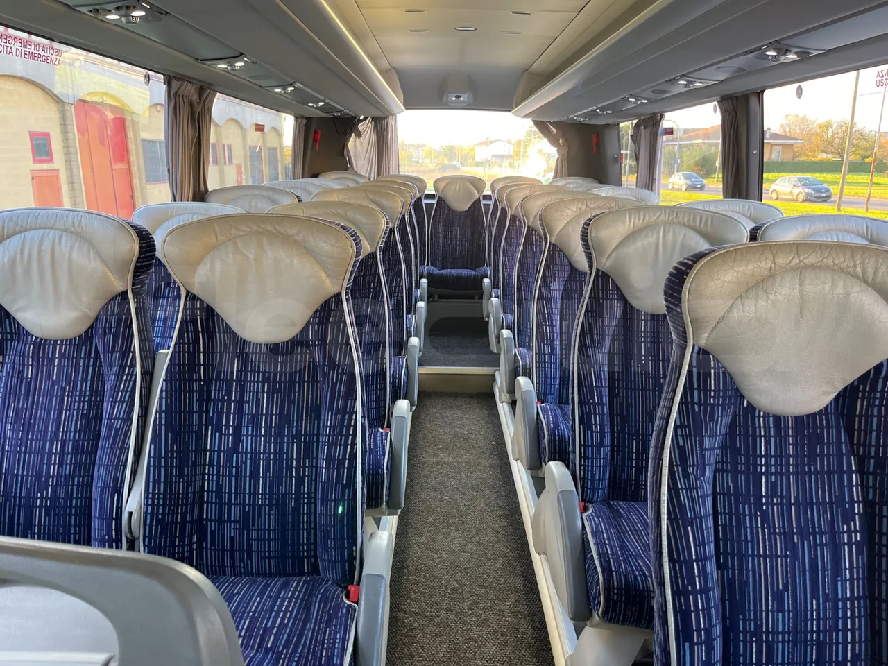 Irizar i6 12.35 - Euro5 - 294kW - 12.200mt - reverse view middle aisle