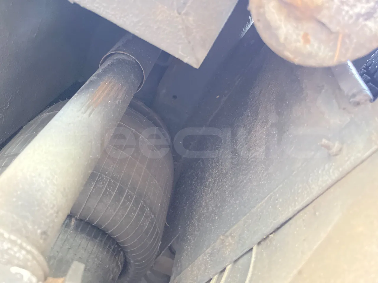 Irizar i6 12.35 - Euro5 - 294kW - 12.200mt - axle 2 shock absorbers 2 left