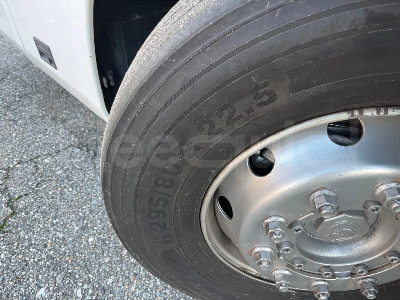 Irizar i6 12.35 - Euro5 - 294kW - 12.200mt - front left tire measurements