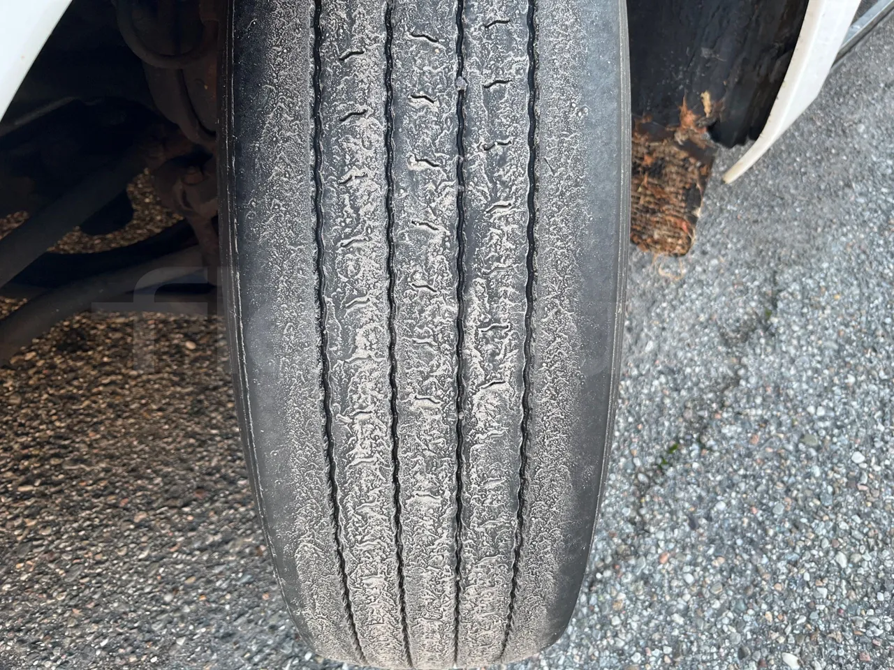 Irizar i6 12.35 - Euro5 - 294kW - 12.200mt - rear left tire photo