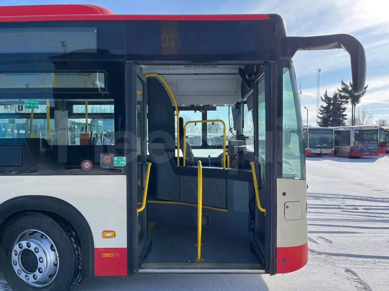 Mercedes-Benz Conecto 628881 - Euro6 - 220kW - 12.134mt - front door 1 open