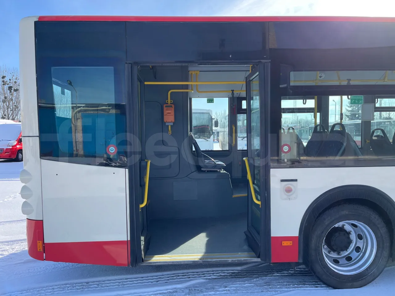 Mercedes-Benz Conecto 628881 - Euro6 - 220kW - 12.134mt - front door 3 open