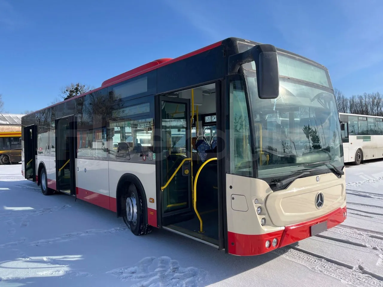 Mercedes-Benz Conecto 628881 - Euro6 - 220kW - 12.134mt - 3/4 right front doors open