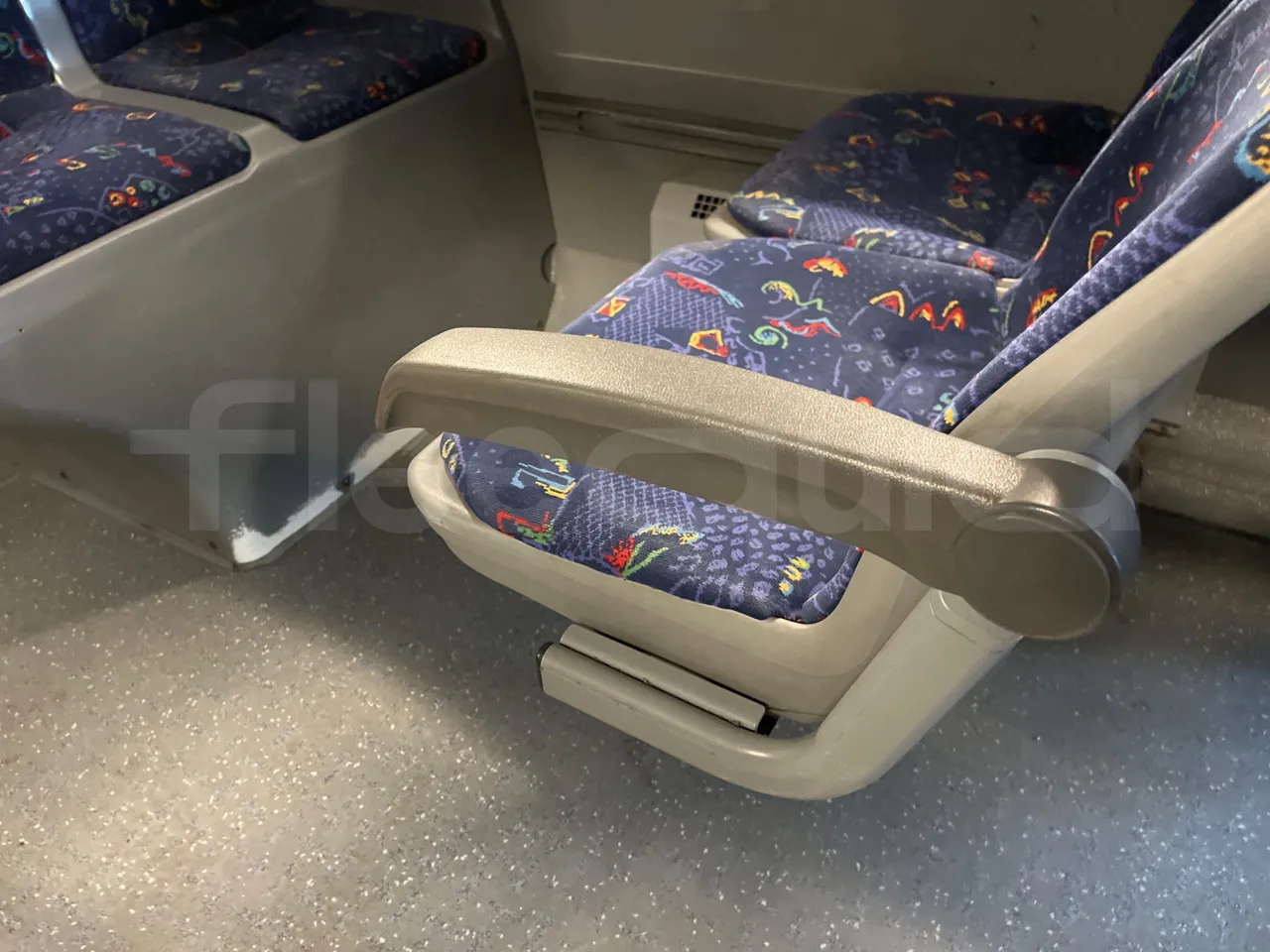 Mercedes-Benz Conecto 628881 - Euro6 - 220kW - 12.134mt - armrest detail photo