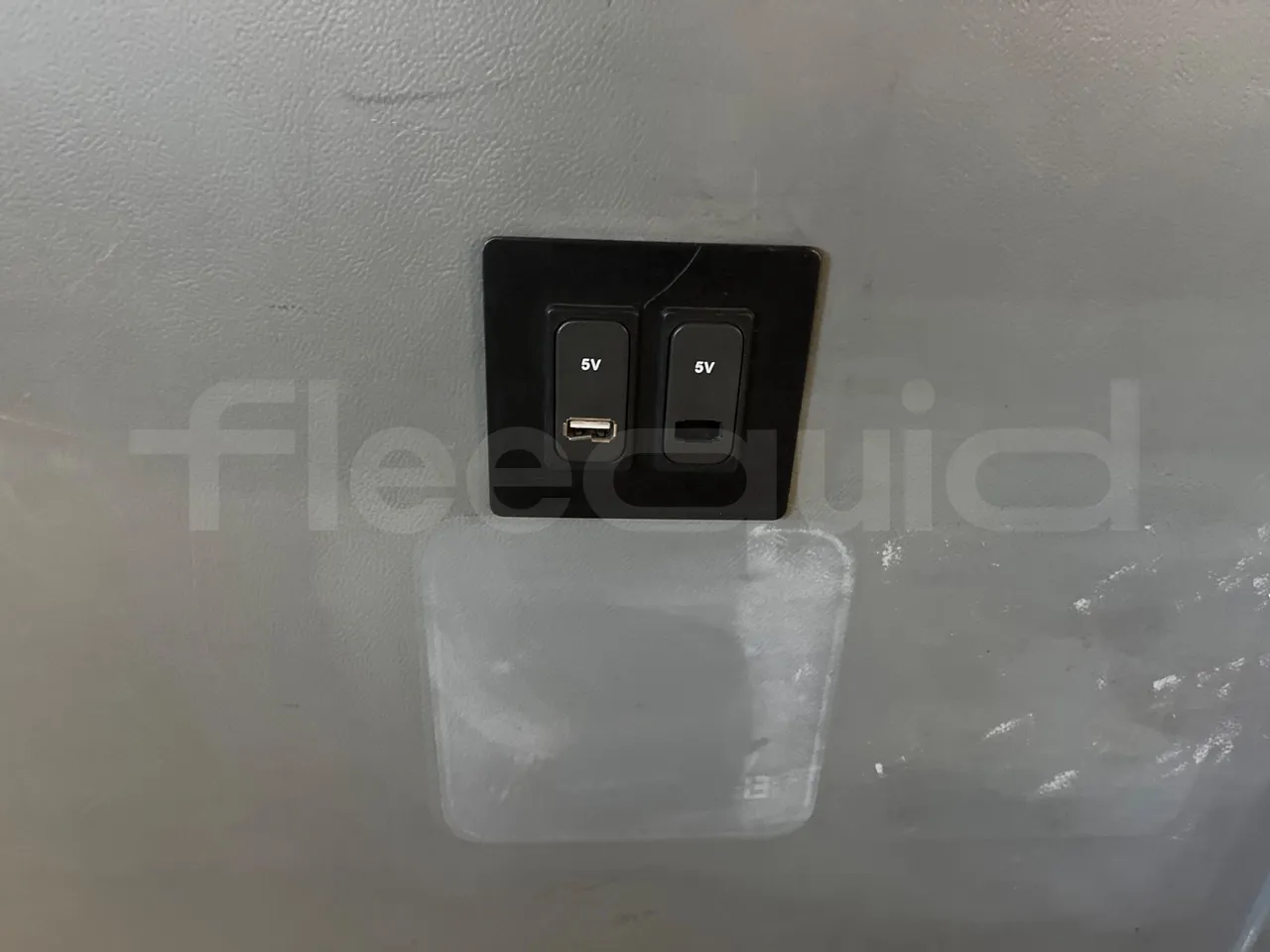 Mercedes-Benz Conecto 628881 - Euro6 - 220kW - 12.134mt - usb charging detail