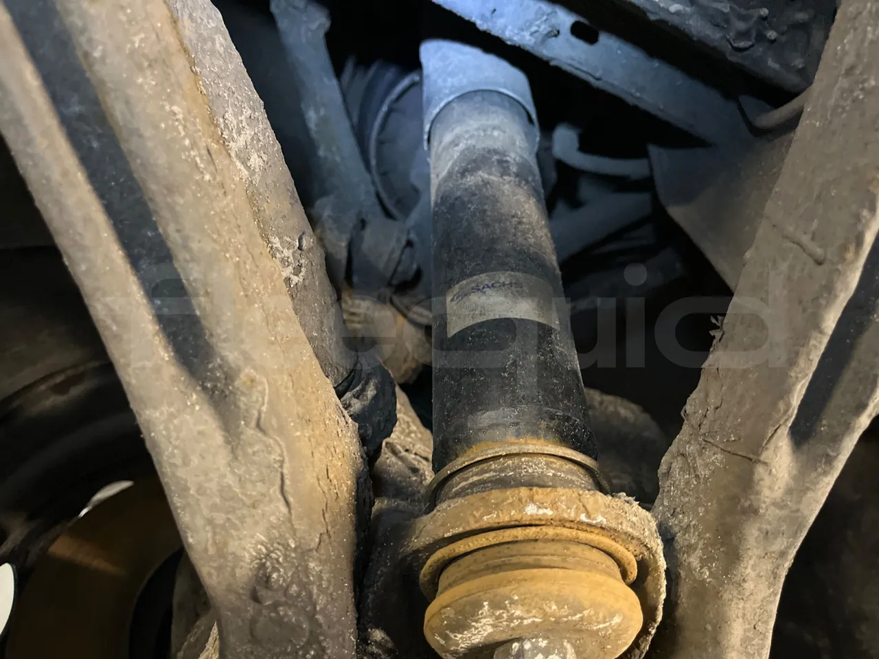 Mercedes-Benz Conecto 628881 - Euro6 - 220kW - 12.134mt - front shock absorbers left