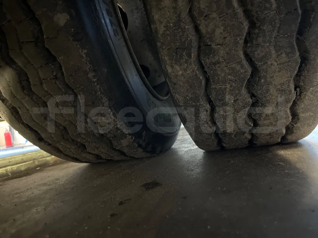 Mercedes-Benz Conecto 628881 - Euro6 - 220kW - 12.134mt - tread condition second axle tires left