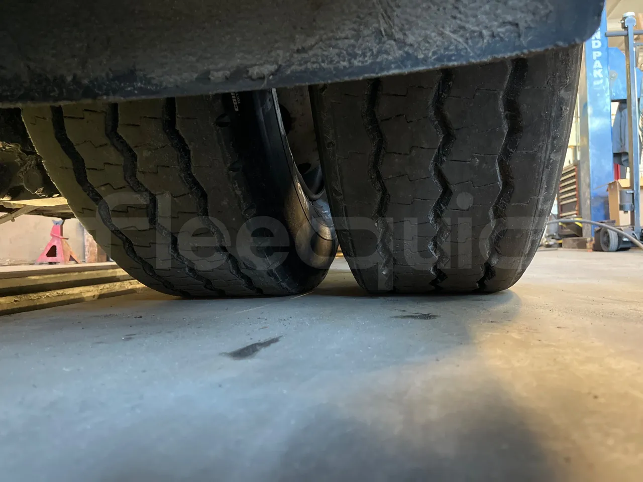 Mercedes-Benz Conecto 628881 - Euro6 - 220kW - 12.134mt - tread condition second axle tires right