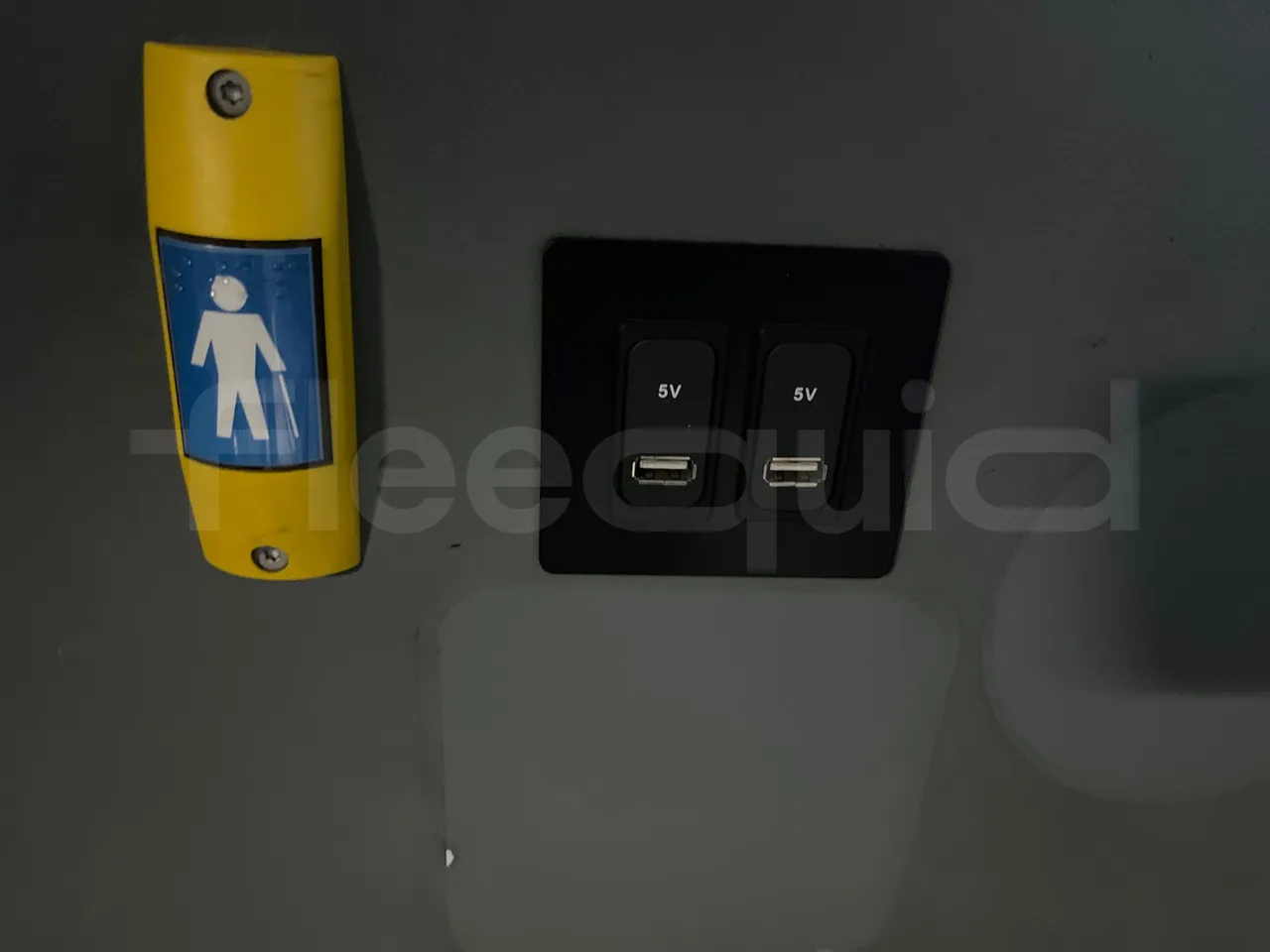 Mercedes-Benz Conecto 628881 - Euro6 - 220kW - 12.134mt - power outlets detail