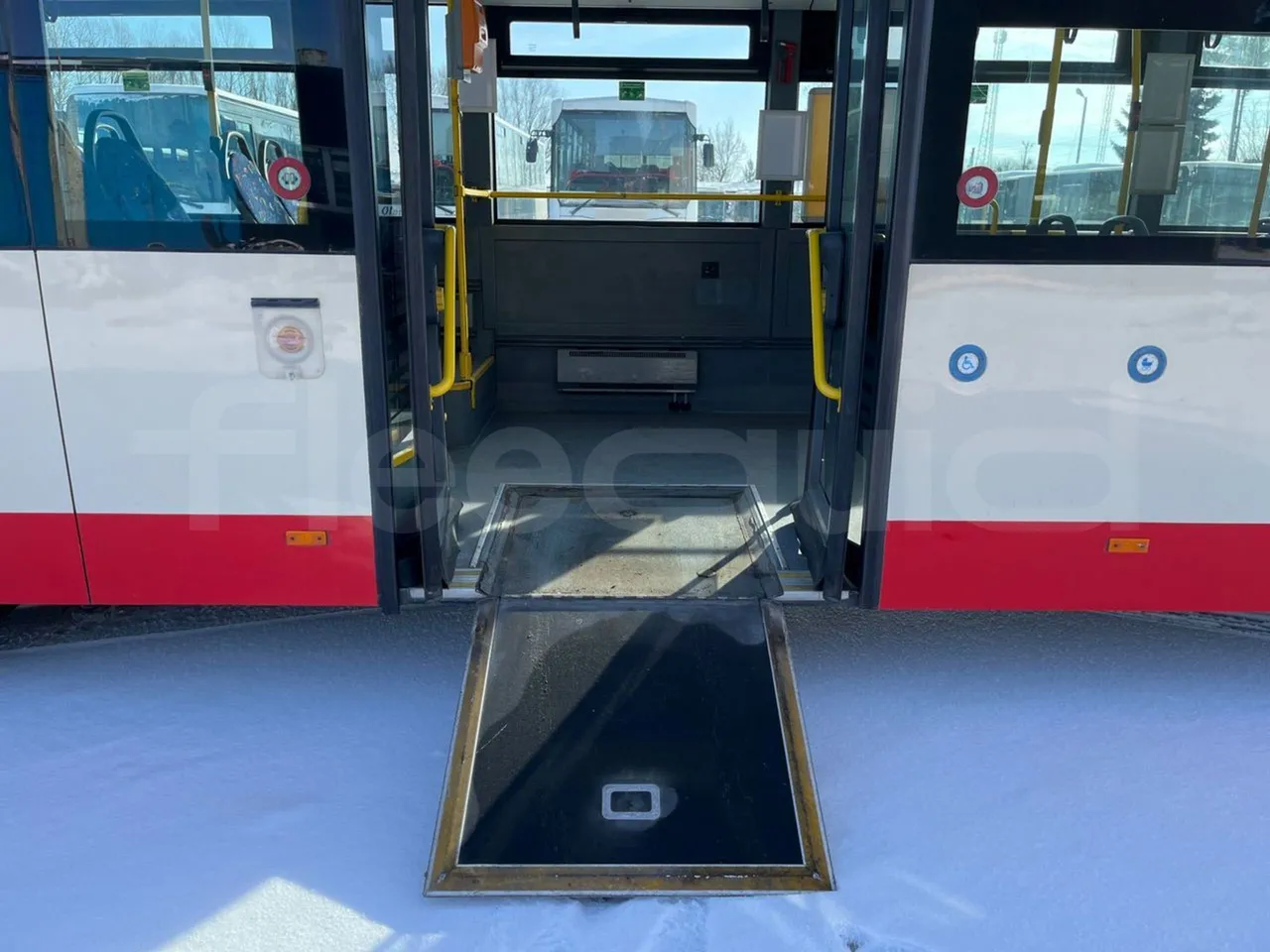 Mercedes-Benz Conecto 628881 - Euro6 - 220kW - 12.134mt - platform open photo