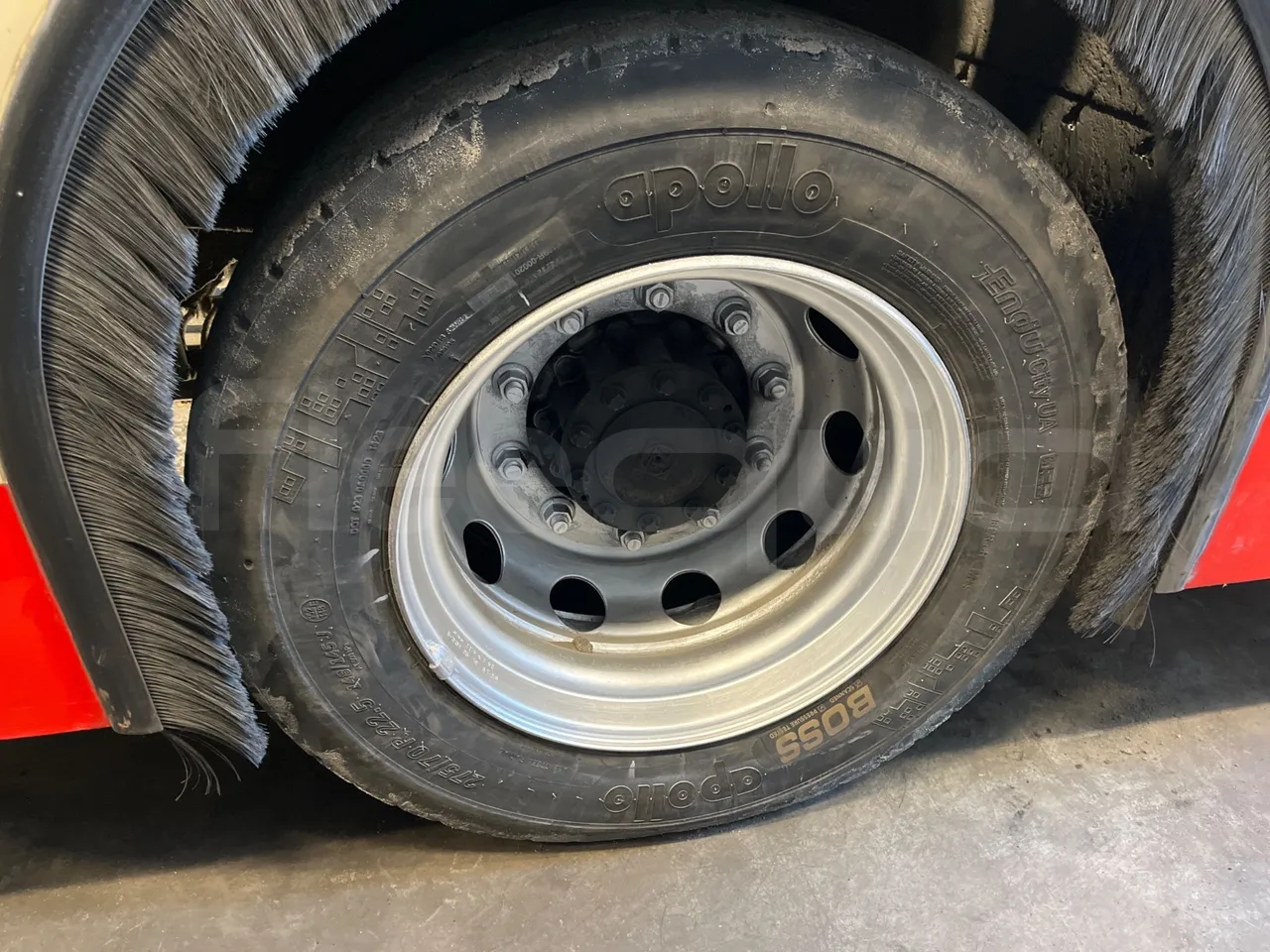 Mercedes-Benz Conecto 628881 - Euro6 - 220kW - 12.134mt - rear left tire photo