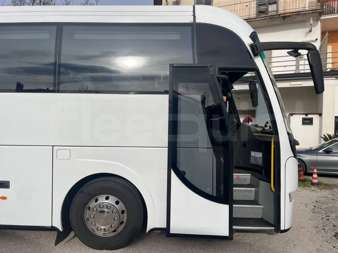 Volvo Barbi Genesis HDL V - Euro 3 - 309 kW - 12.230 mt - front door 1 open
