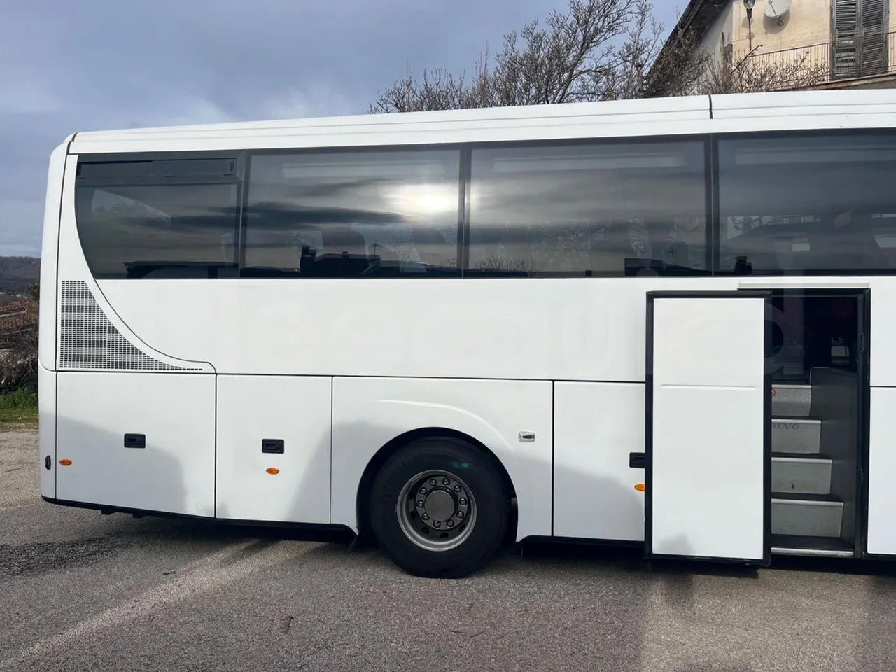 Volvo Barbi Genesis HDL V - Euro 3 - 309 kW - 12.230 mt - front door 2 open