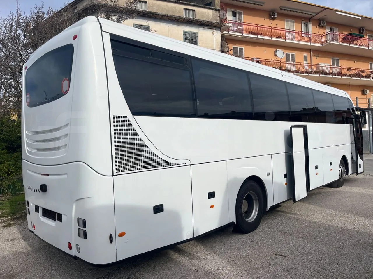 Volvo Barbi Genesis HDL V - Euro 3 - 309 kW - 12.230 mt - 3/4 right rear doors open