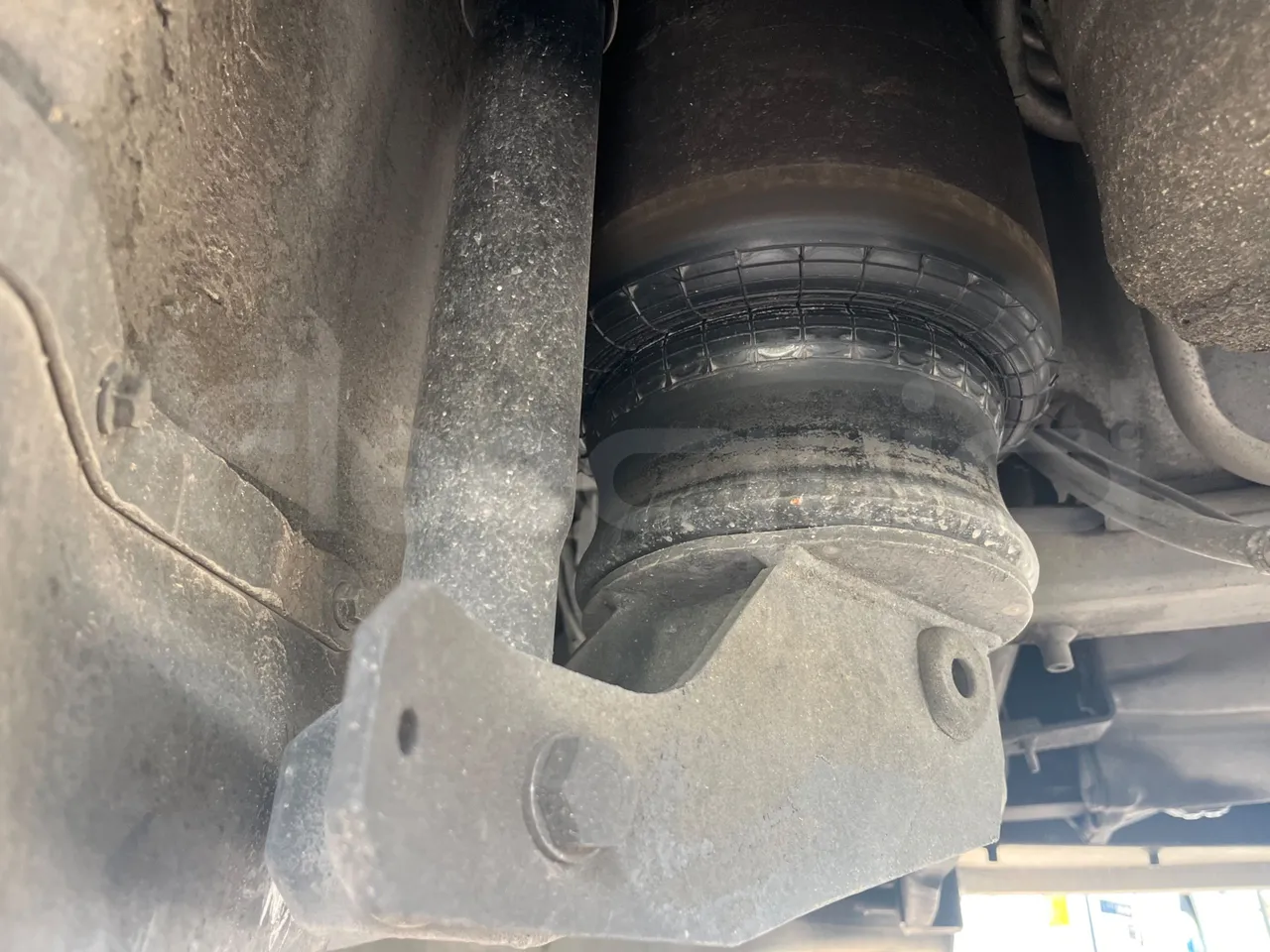 Volvo Barbi Genesis HDL V - Euro 3 - 309 kW - 12.230 mt - axel 2 air springs 2 right