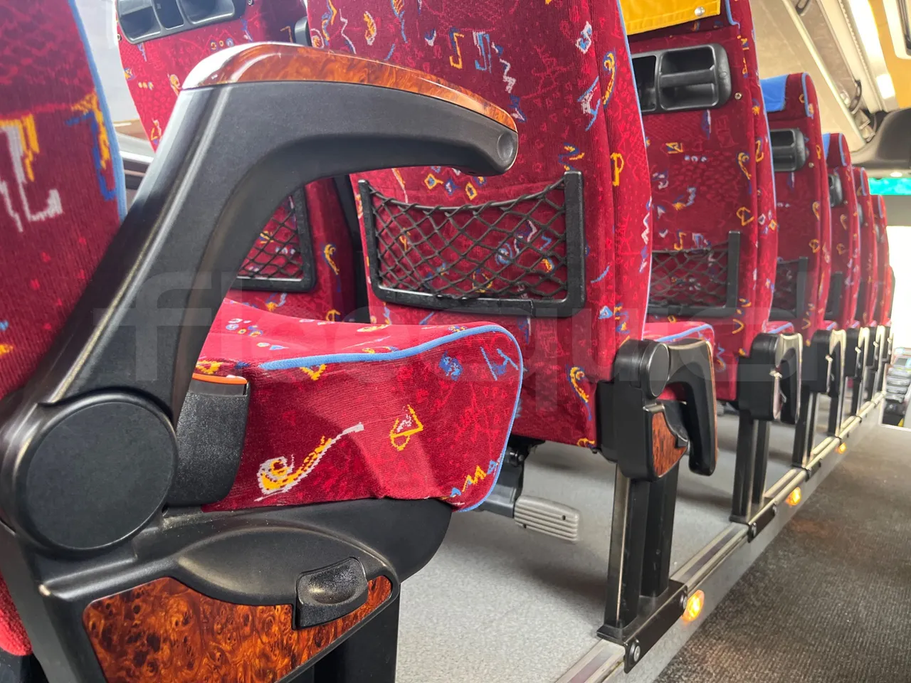 Volvo Barbi Genesis HDL V - Euro 3 - 309 kW - 12.230 mt - armrest detail photo