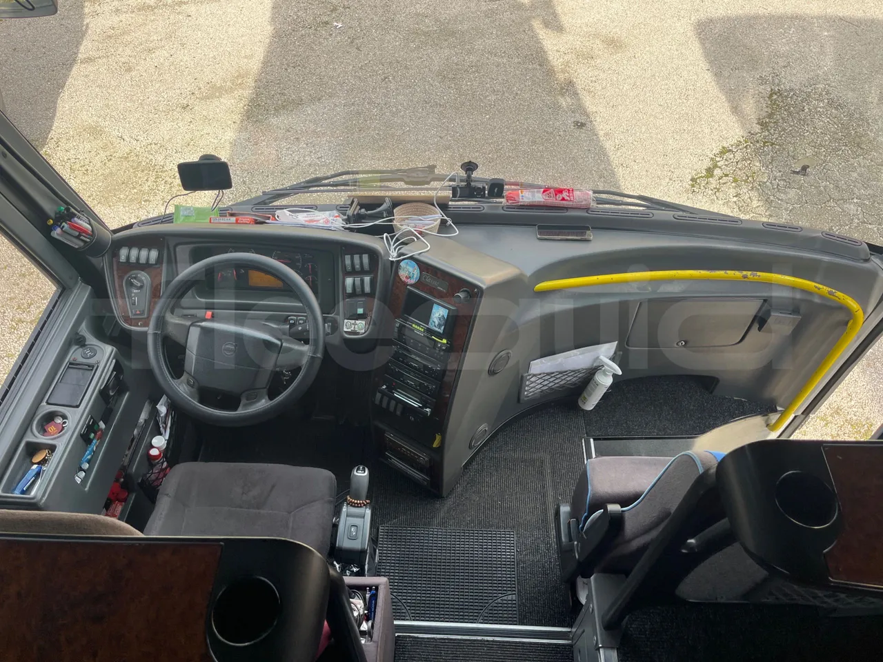 Volvo Barbi Genesis HDL V - Euro 3 - 309 kW - 12.230 mt - buttons panels on