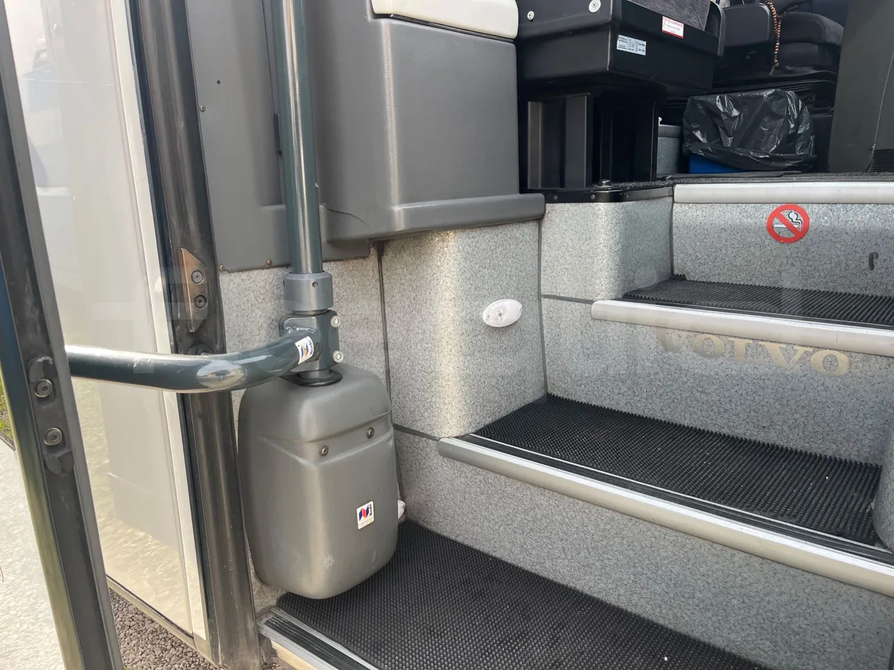 Volvo Barbi Genesis HDL V - Euro 3 - 309 kW - 12.230 mt - door mechanism photo