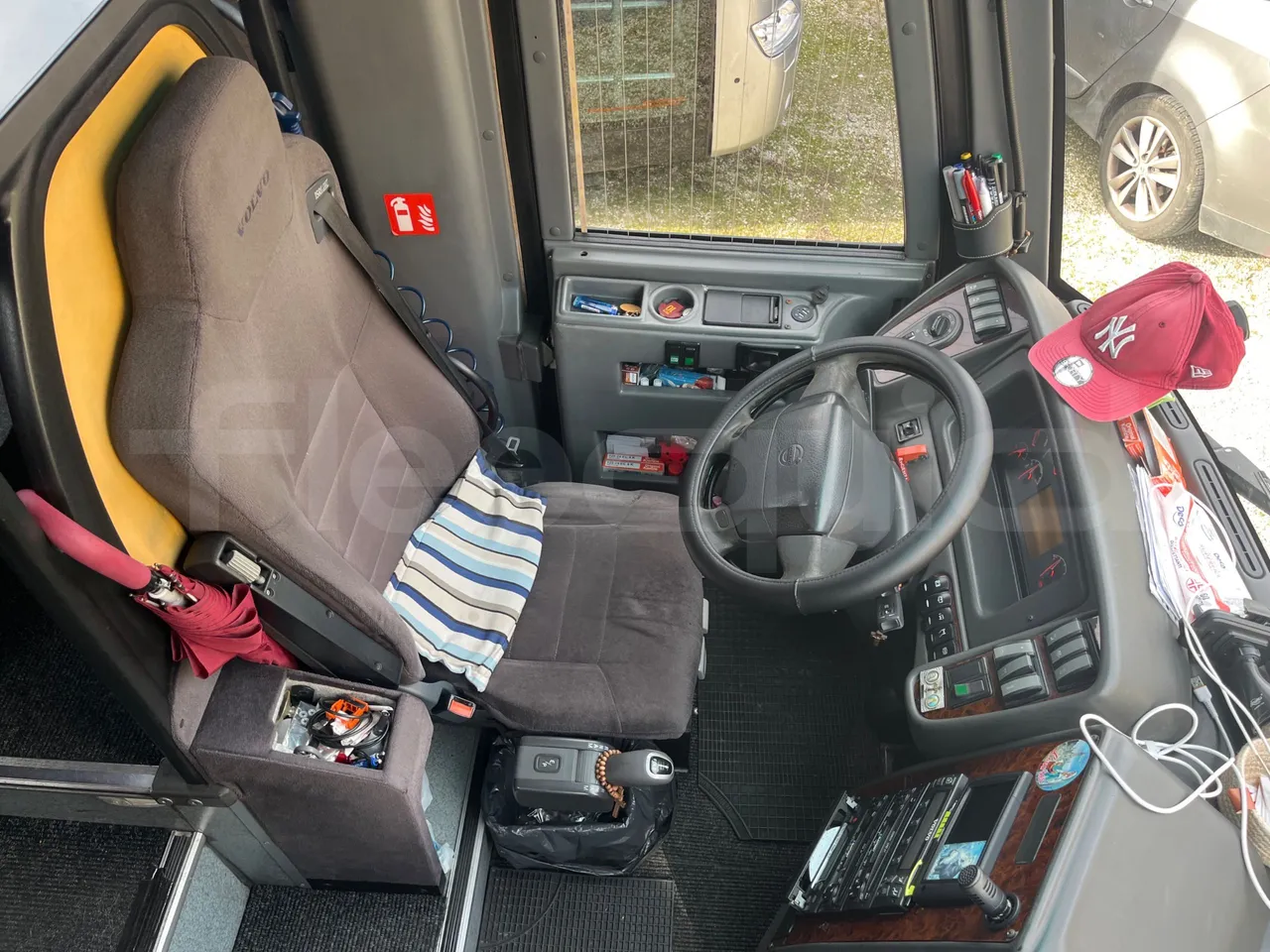 Volvo Barbi Genesis HDL V - Euro 3 - 309 kW - 12.230 mt - driver's seat photo