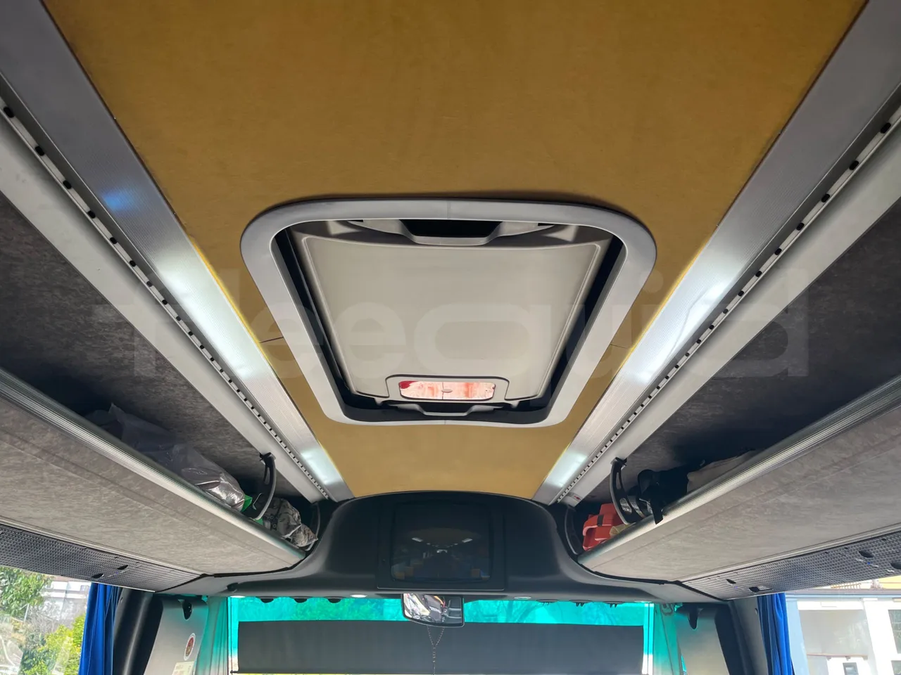 Volvo Barbi Genesis HDL V - Euro 3 - 309 kW - 12.230 mt - roof hatch 2