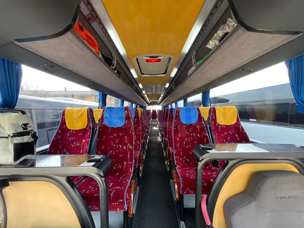 Volvo Barbi Genesis HDL V - Euro 3 - 309 kW - 12.230 mt - reverse view middle aisle