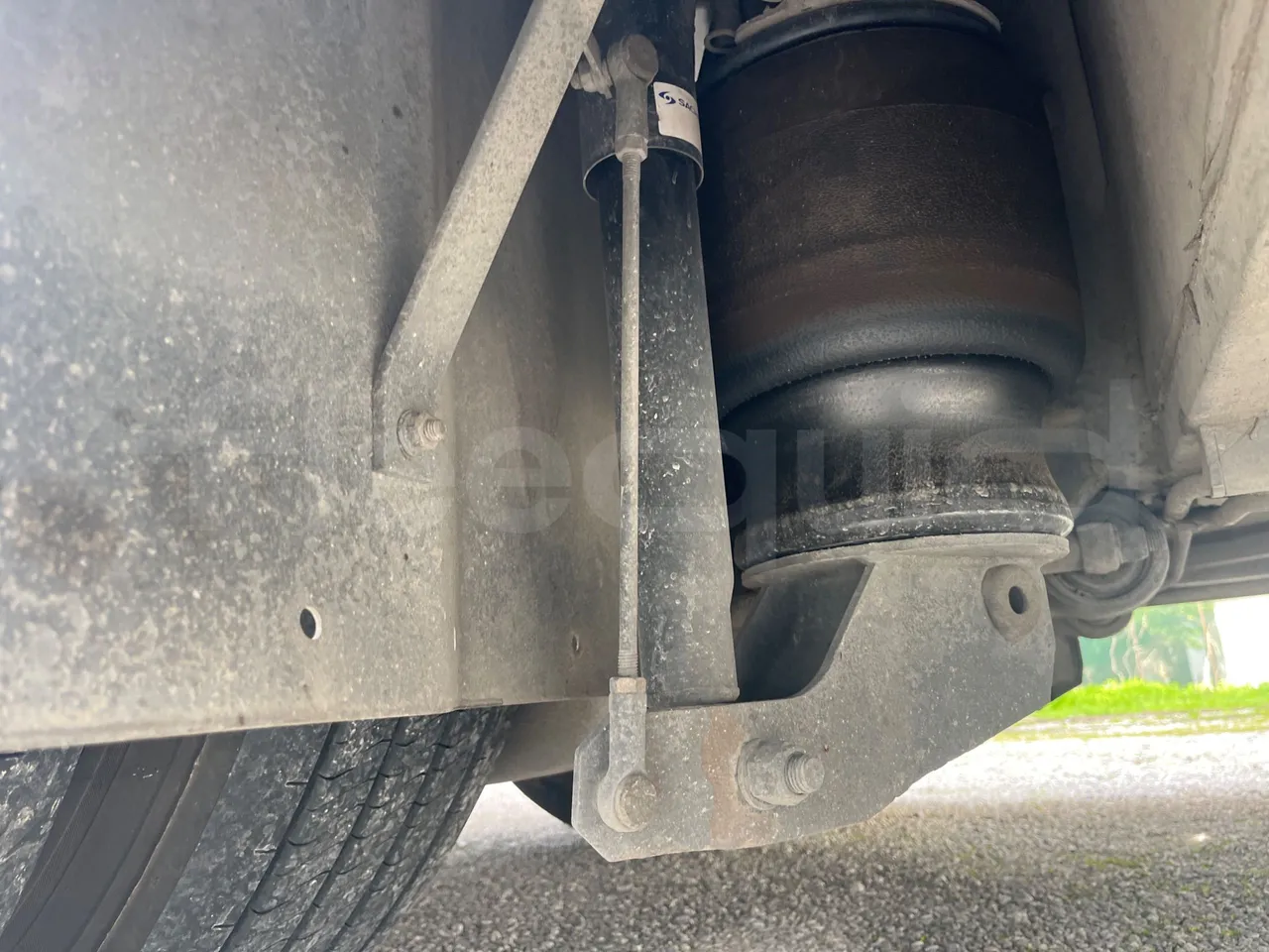 Volvo Barbi Genesis HDL V - Euro 3 - 309 kW - 12.230 mt - axle 2 shock absorbers 2 left