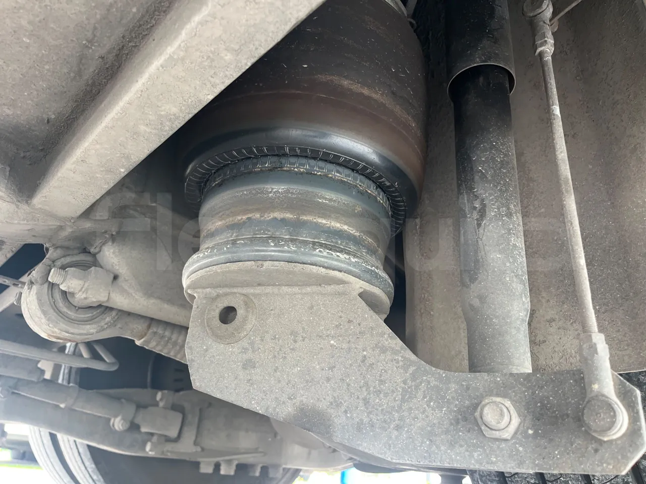 Volvo Barbi Genesis HDL V - Euro 3 - 309 kW - 12.230 mt - axle 2 shock absorbers 2 left