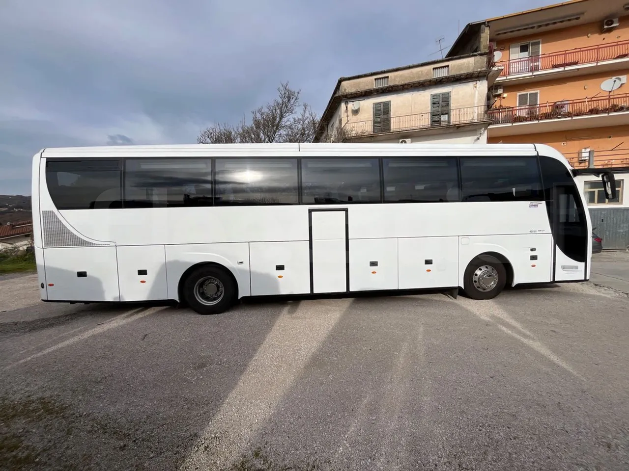 Volvo Barbi Genesis HDL V - Euro 3 - 309 kW - 12.230 mt - right side doors closed