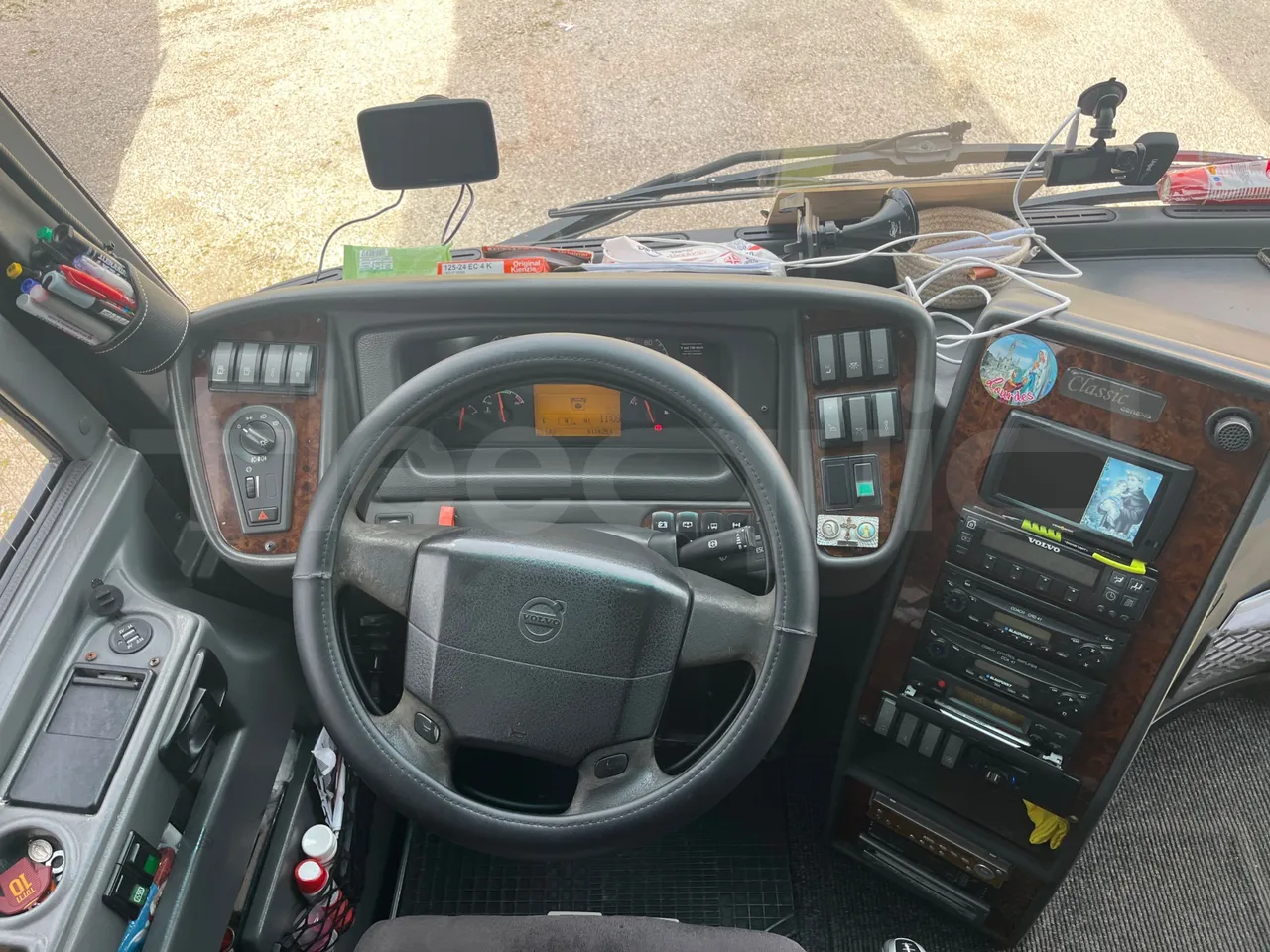 Volvo Barbi Genesis HDL V - Euro 3 - 309 kW - 12.230 mt - steering wheel photo