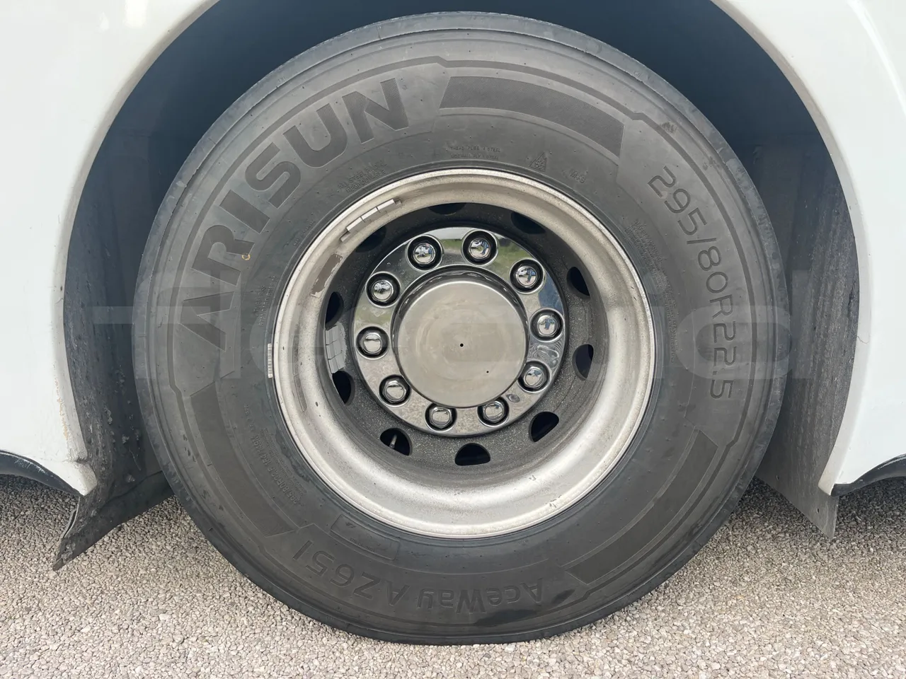 Volvo Barbi Genesis HDL V - Euro 3 - 309 kW - 12.230 mt - rear left tire photo