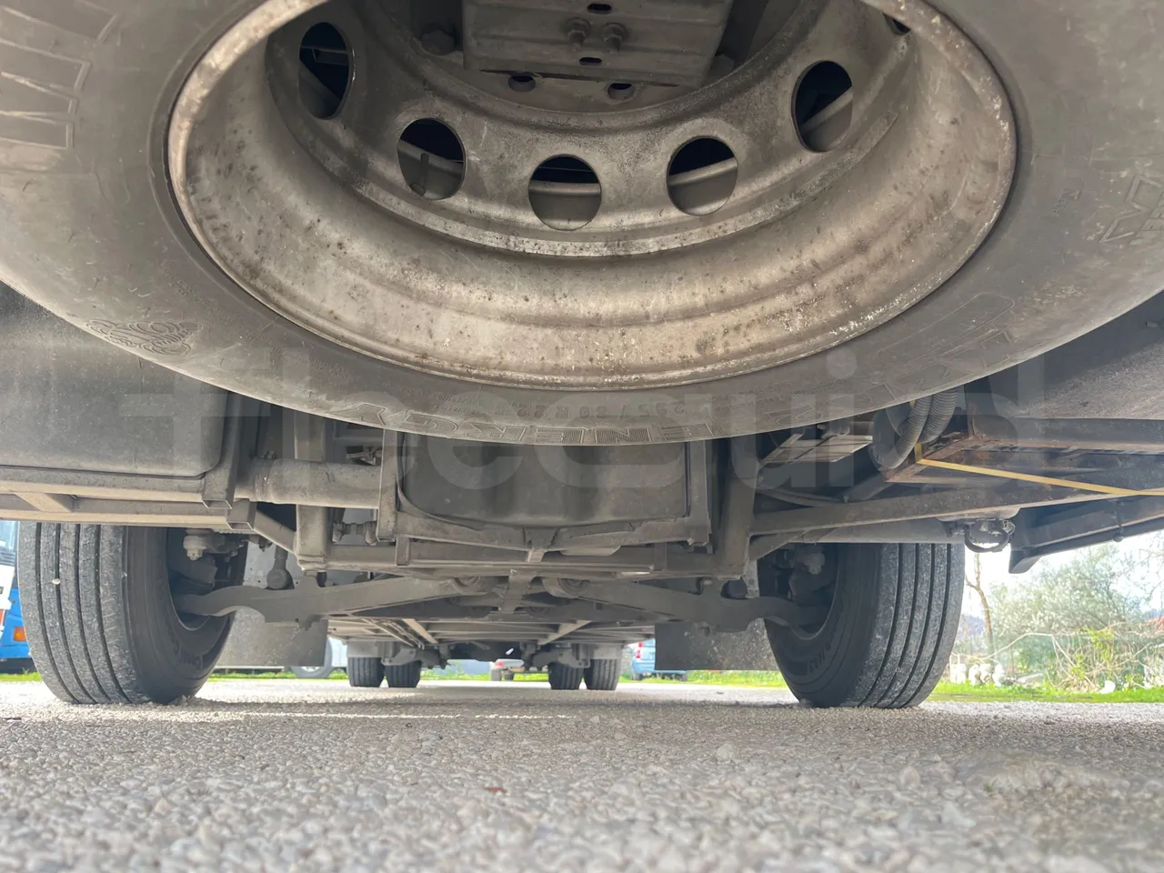 Volvo Barbi Genesis HDL V - Euro 3 - 309 kW - 12.230 mt - front undercarriage from front