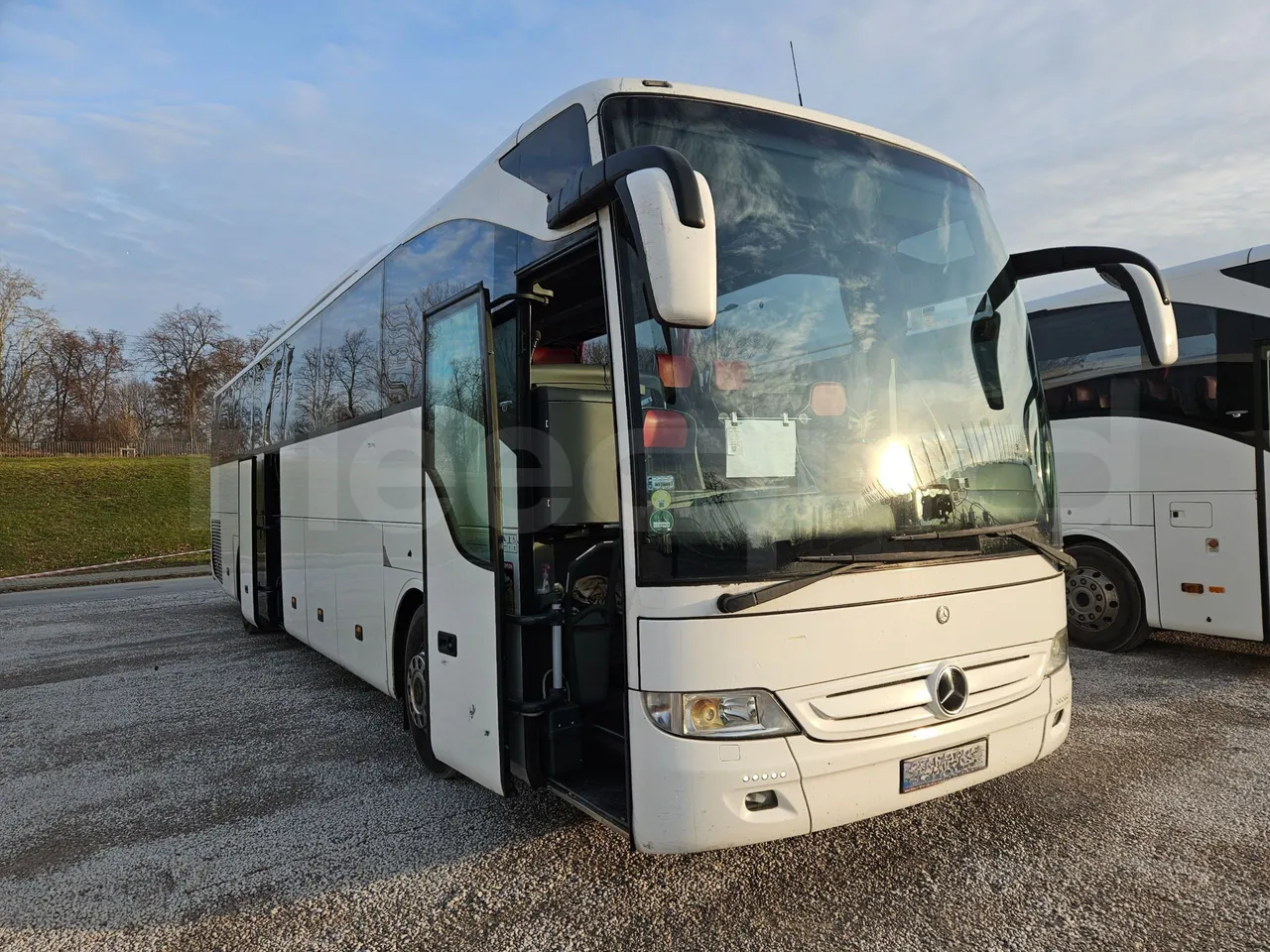 Mercedes-Benz Tourismo RHD-M - EURO 6 - 290kW - 13m - 3/4 right front doors open