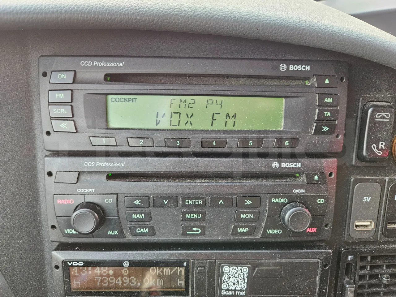 Mercedes-Benz Tourismo RHD-M - EURO 6 - 290kW - 13m - radio accessories photo