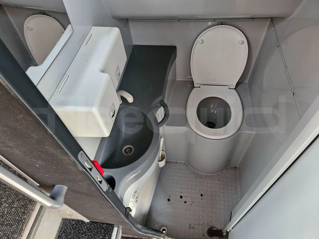 Mercedes-Benz Tourismo RHD-M - EURO 6 - 290kW - 13m - toilette accessories photo