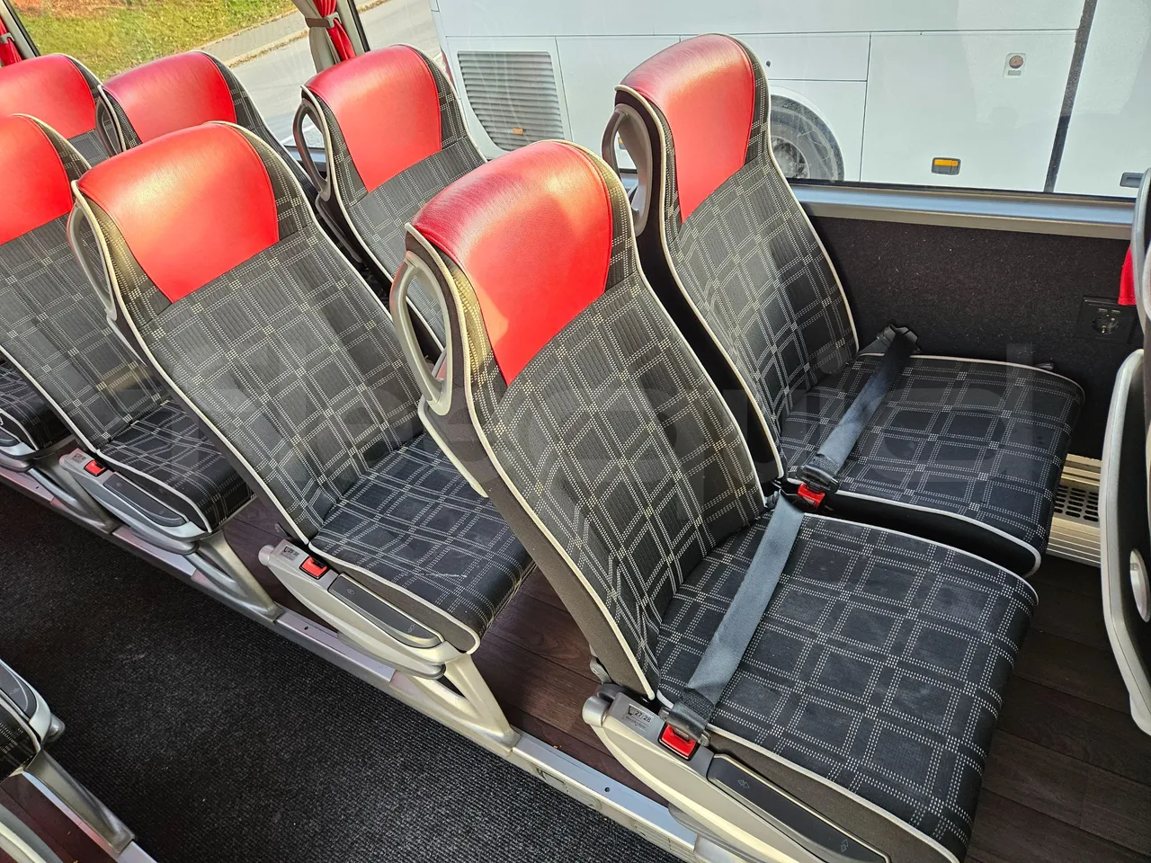 Mercedes-Benz Tourismo RHD-M - EURO 6 - 290kW - 13m - central seat safety belt