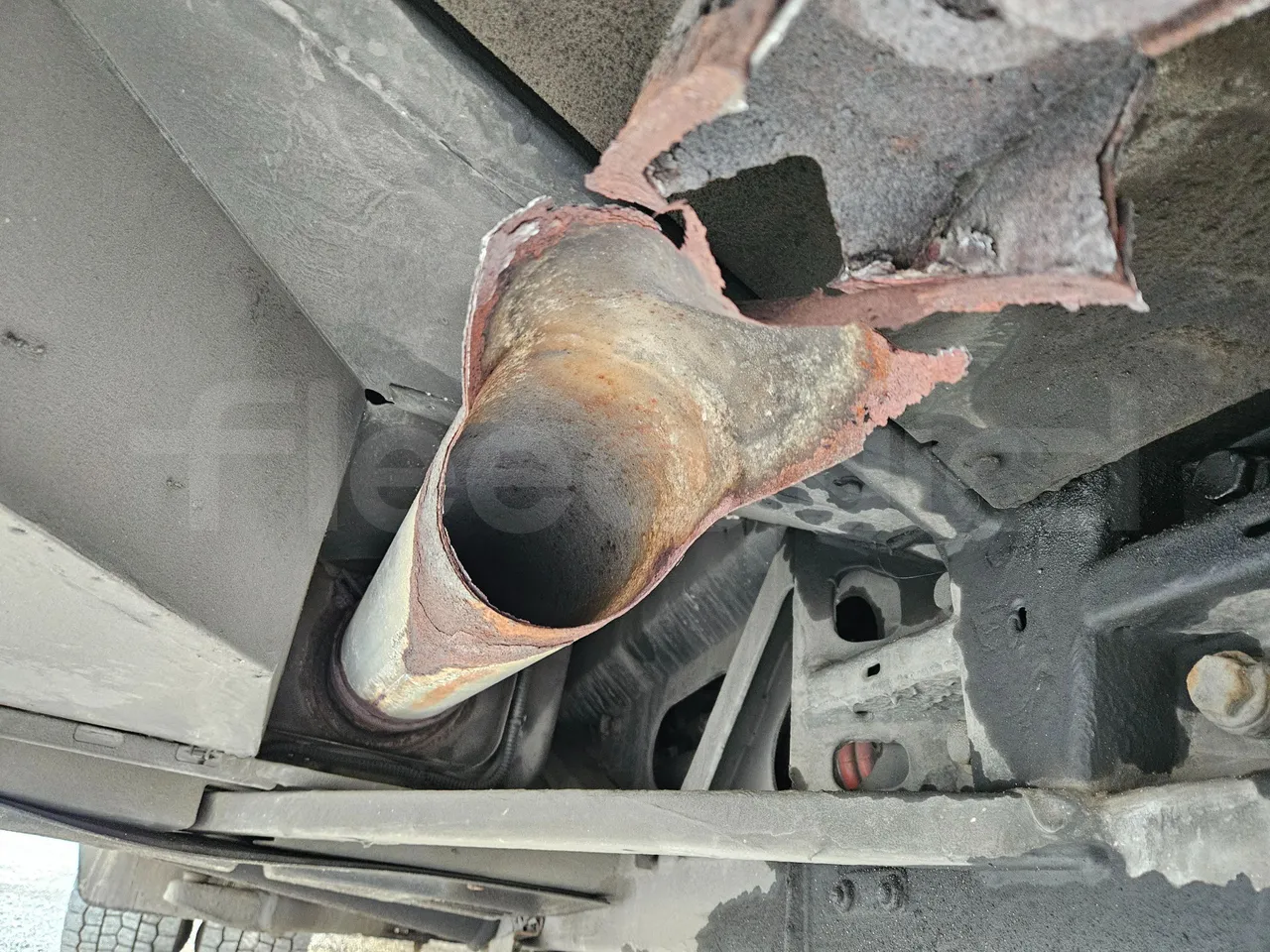 Mercedes-Benz Tourismo RHD-M - EURO 6 - 290kW - 13m - exhaust photo
