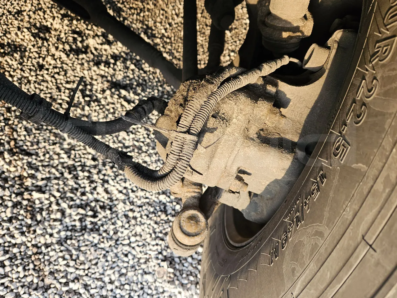 Mercedes-Benz Tourismo RHD-M - EURO 6 - 290kW - 13m - front brake calipers left