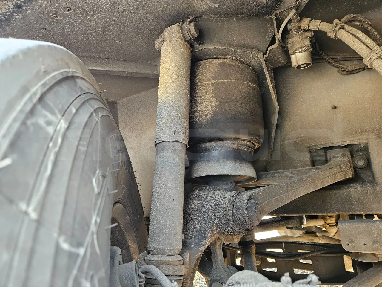 Mercedes-Benz Tourismo RHD-M - EURO 6 - 290kW - 13m - front shock absorbers right